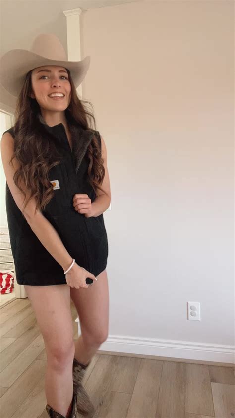 Jul 29, 2021 · History teacher Amy Kupps was confronted with evidence of her secret side gig on OnlyFans by her school’s principal. Jam Press/@amy.kupps93. “I wasn’t embarrassed about doing it, but knowing ... 